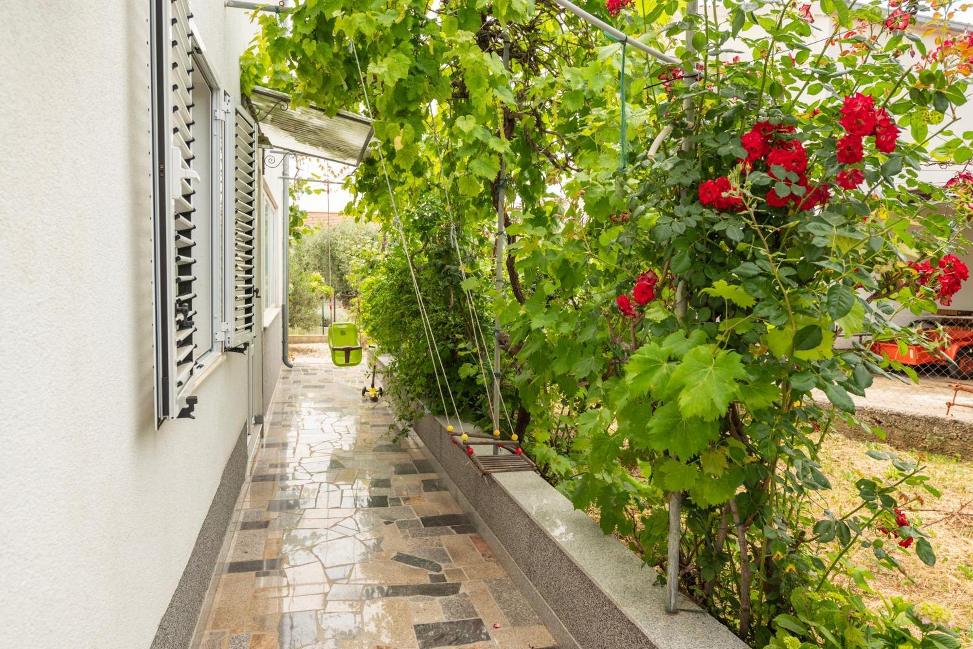 Apartment Paula Trogir Exterior photo
